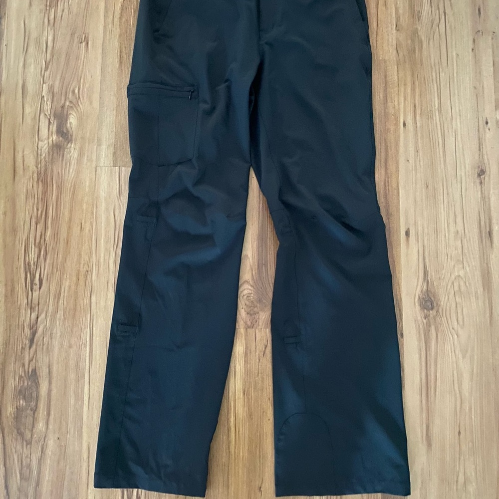 REI Womens athletic Pants Black with Zipper pockets